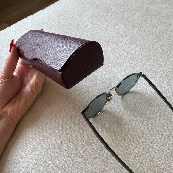 Like New Oliver Peoples OP-1955 Sunglasses w/Case main image 7
